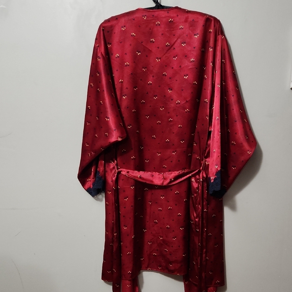 Natori Red and Black Women's Robe - Picture 3 of 4